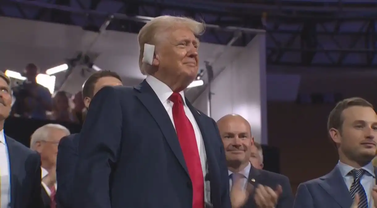 Donald Trump faz primeira aparição pública após atentado