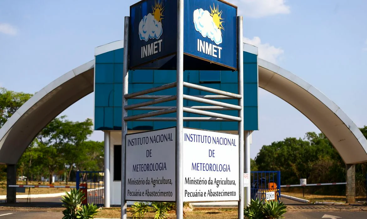 Ministro da Agricultura discute medidas emergenciais para reestruturação do Inmet
