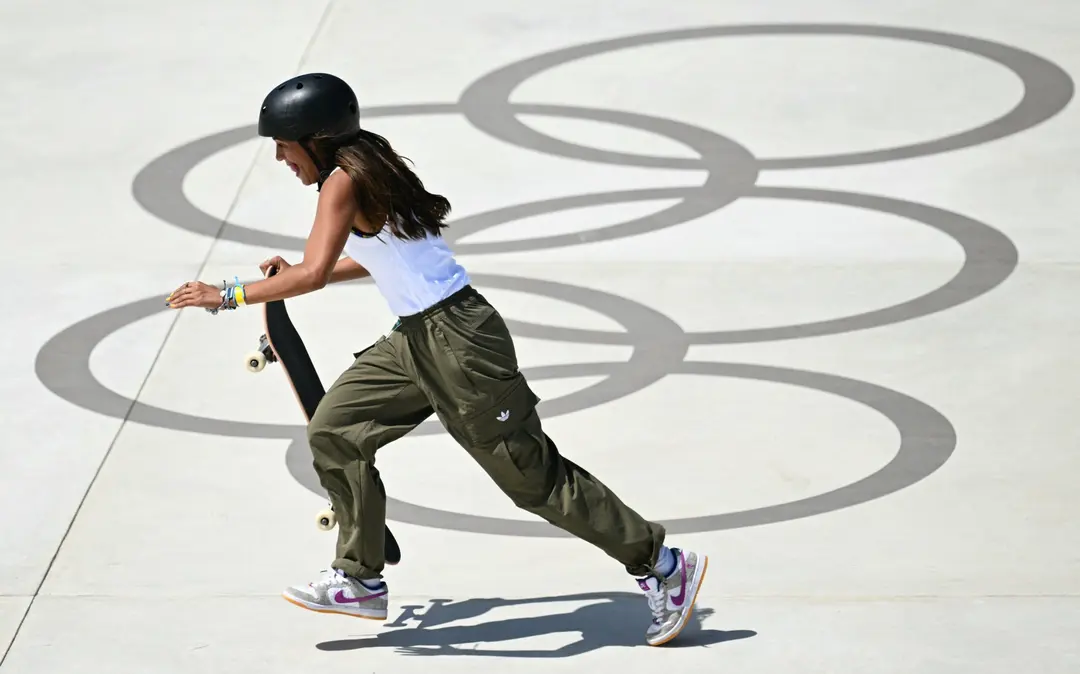 Rayssa Leal voa nas qualificatórias e avança à final do skate street feminino