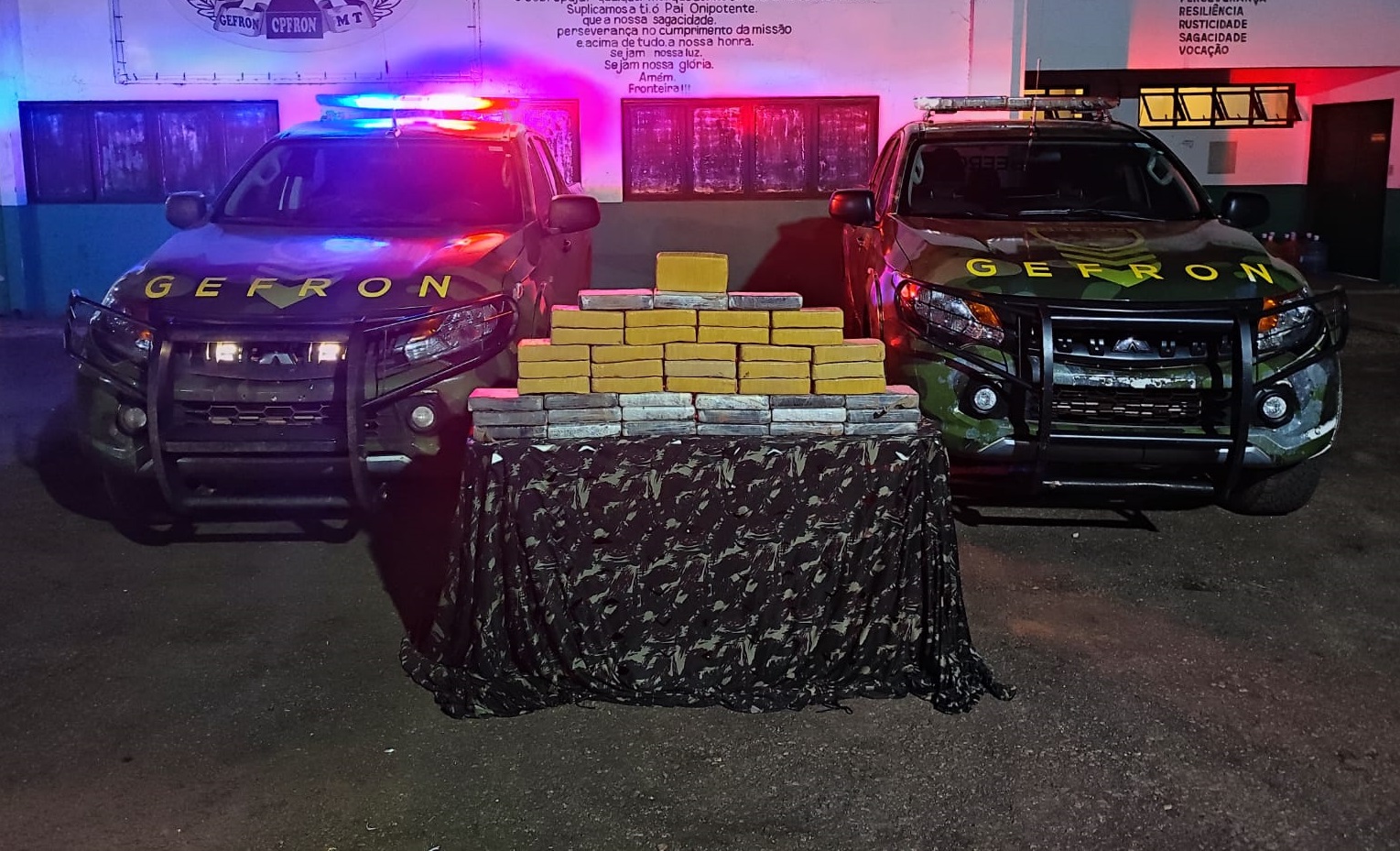 Gefron apreende 45 tabletes de cocaína e pasta base avaliados em R$ 956 mil