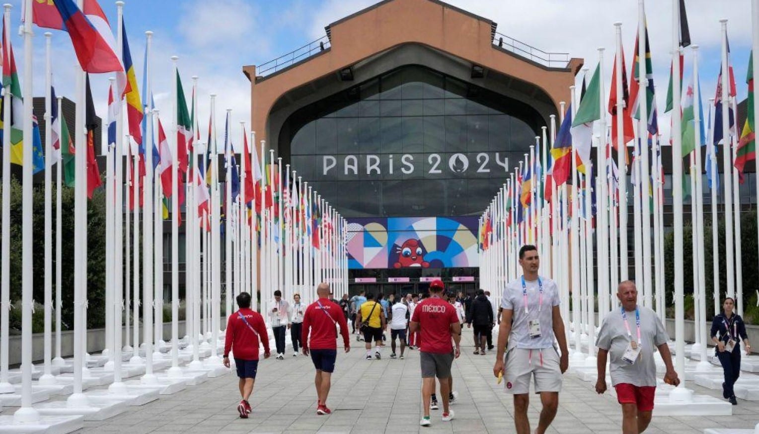 Atletas criticam comida da Vila Olímpica e Inglaterra decide contratar chef particular