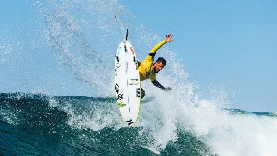 Por que o surfe será disputado a 15 mil km da capital francesa; entenda