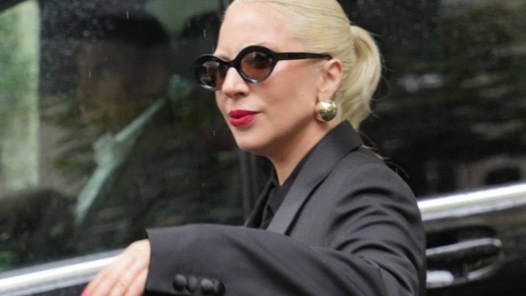 Lady Gaga usa óculos de marca de luxo brasileira em Paris; conheça