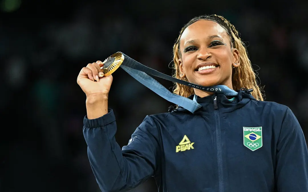 Rebeca Andrade coroa carreira com ouro nas Olimpíadas após lidar com série de lesões