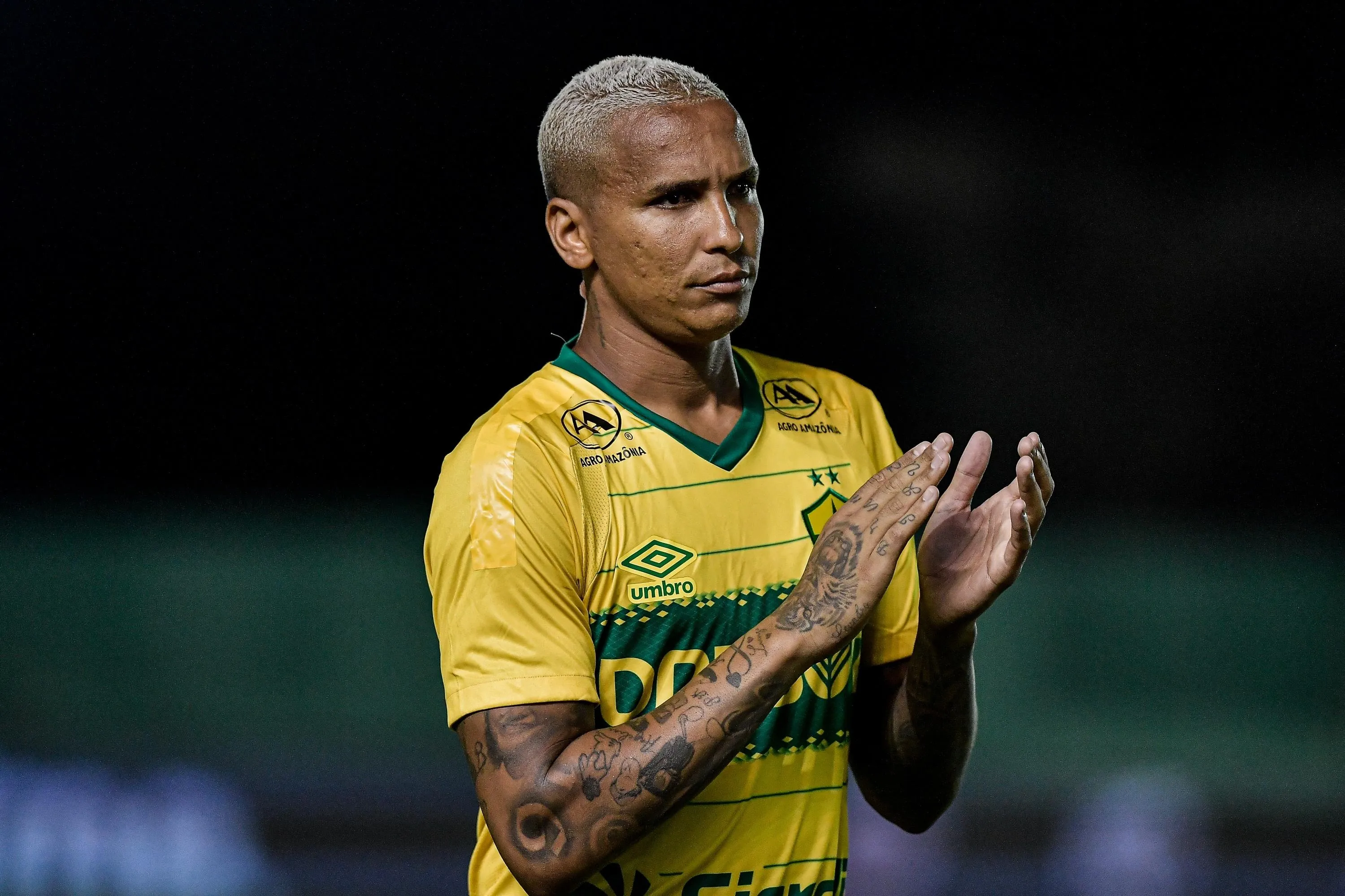 Deyverson se despede do Cuiabá e chega a Belo Horizonte para assinar com o Atlético-MG