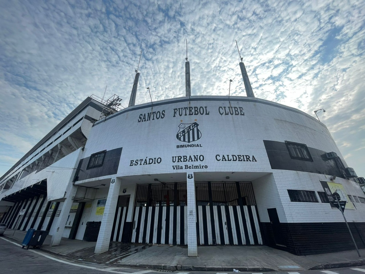 Santos não é o primeiro a vender nome de seu estádio por R$ 150 milhões