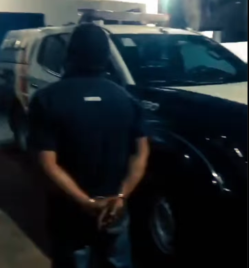 Homem descobre sumiço de caminhonete e encontra irmão embriagado ao volante
