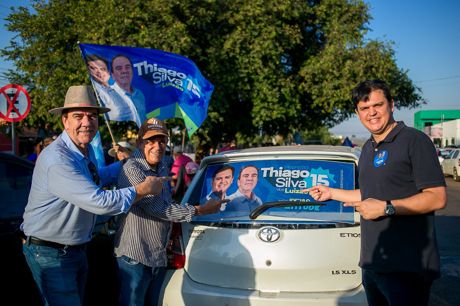 Thiago Silva e Luizão mostram força e realizam adesivaço com mais de 600 veículos
