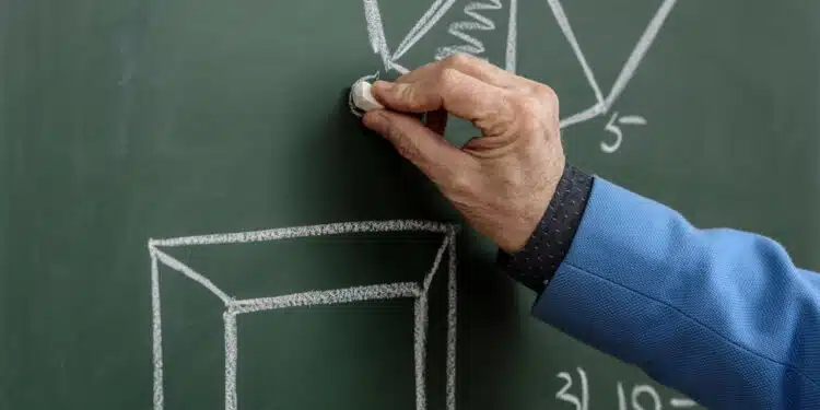 Processo seletivo em Cuiabá: mais de 2 mil vagas na educação com salários de até R$ 5.143!