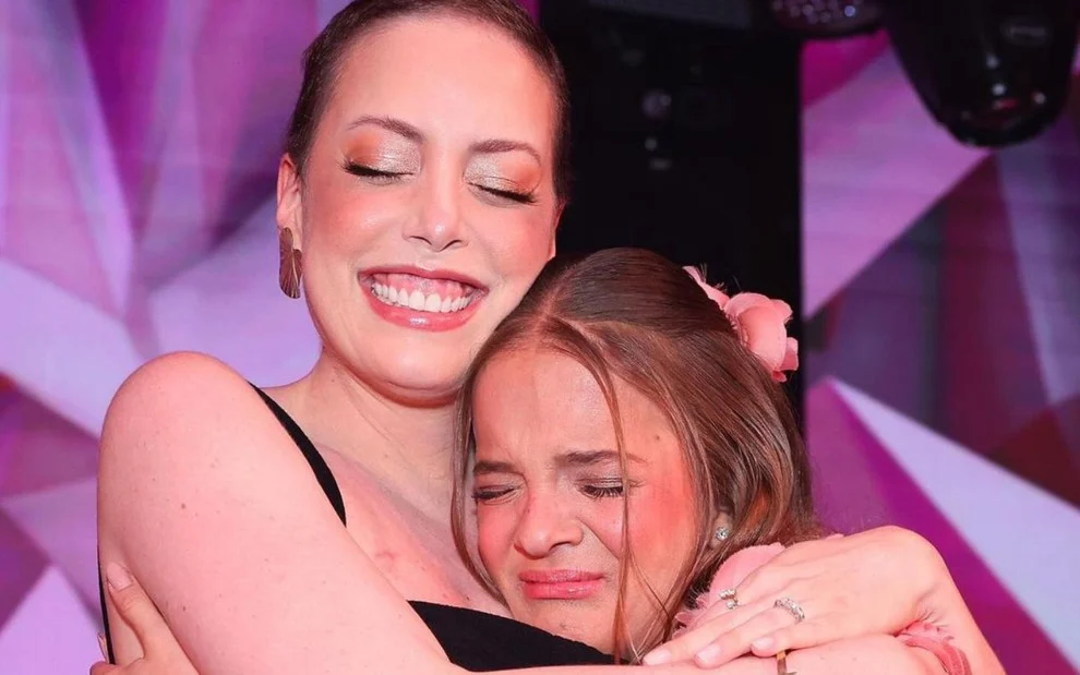 Rafaella Justus celebra seus 15 anos com uma festa luxuosa e bolo impressionante