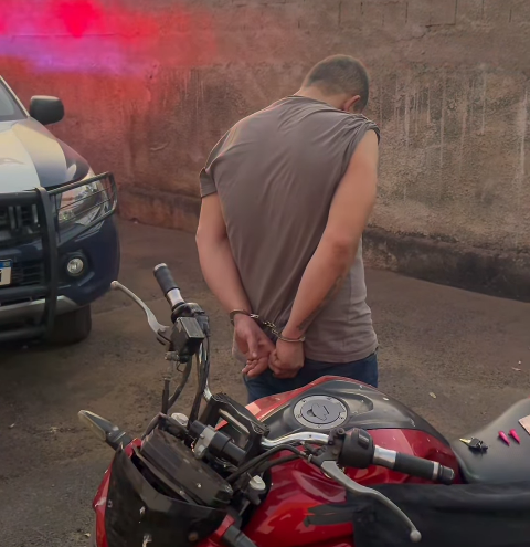 Polícia Militar recupera moto roubada e prende traficante em Rondonópolis