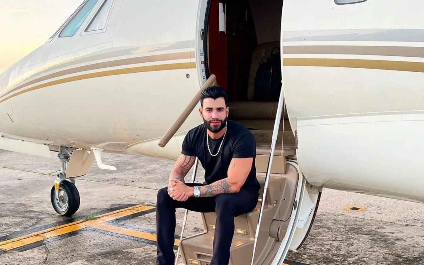 Avião de empresa de Gusttavo Lima é apreendido em operação
