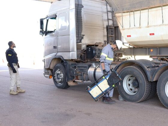 Mais de 60% dos veículos de carga são retidos durante fiscalização da PRF na BR-163/364