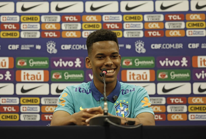 Aos 17 anos, Estêvão entra para a história da Seleção Brasileira