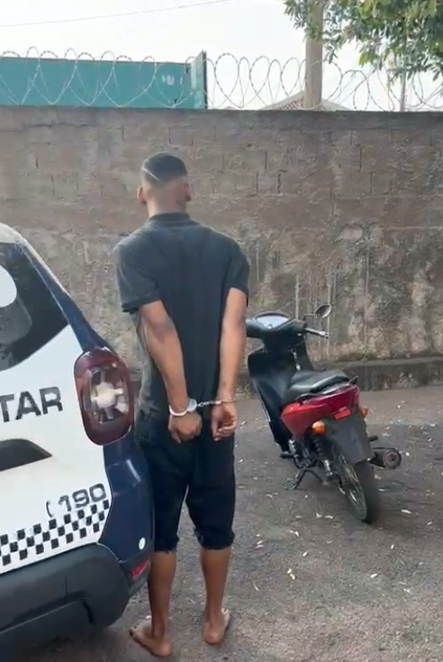 Motociclista sem placa foge de abordagem policial e é preso em Rondonópolis