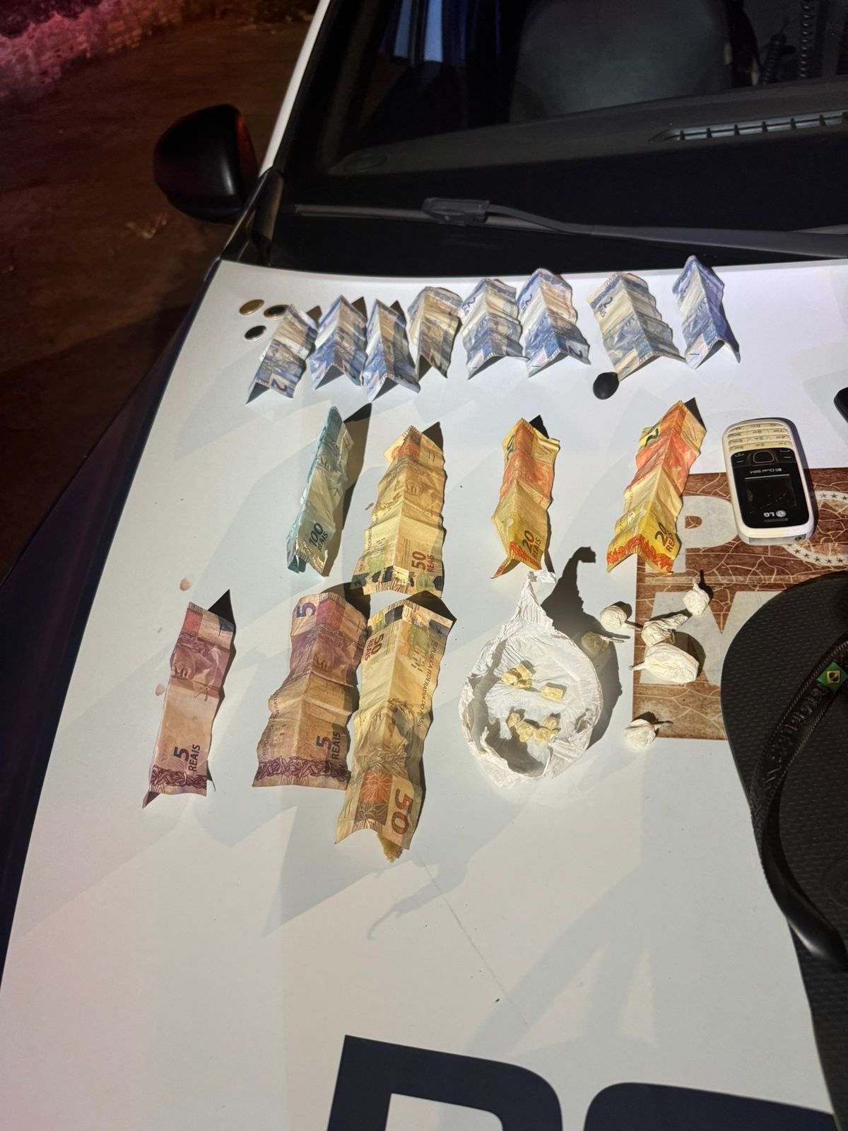 Mulher é presa em flagrante com drogas na 