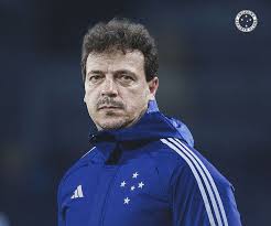 Cruzeiro anuncia contratação do técnico Fernando Diniz; veja detalhes