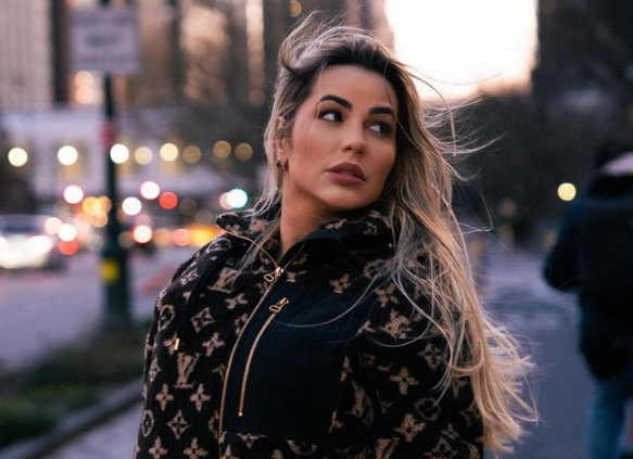 Deolane Bezerra deixa presídio em Pernambuco após ser libertada pela Justiça