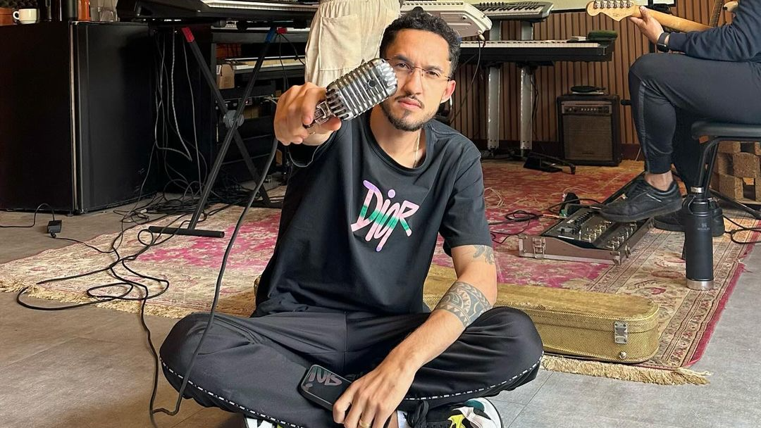 Grelo explica ideia do nome, sucesso de “Só Fé” e viral com Simple Plan