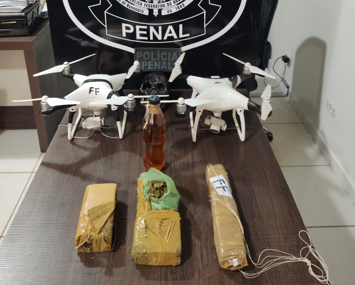 Policiais penais interceptam drones com drogas e bebida que seriam arremessados na Penitenciária Mata Grande