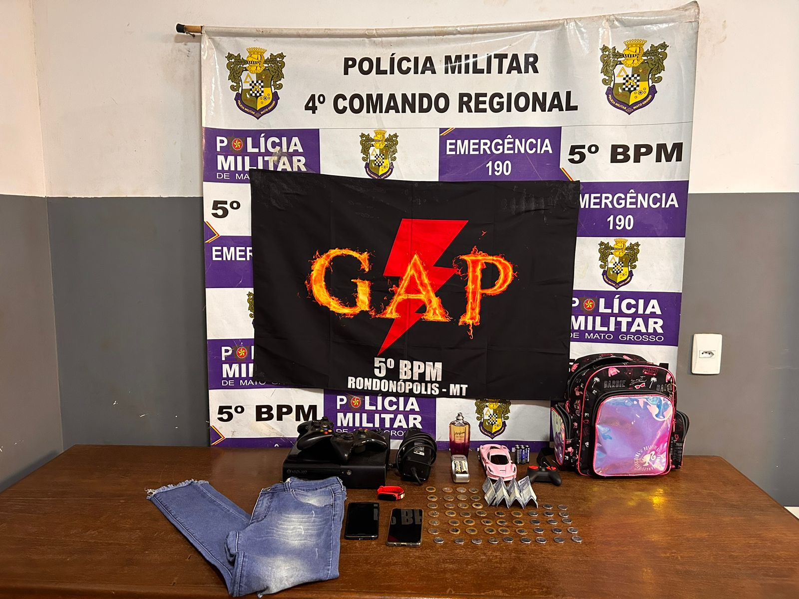 Homem é preso em flagrante por furto e tinha mandado de prisão em aberto