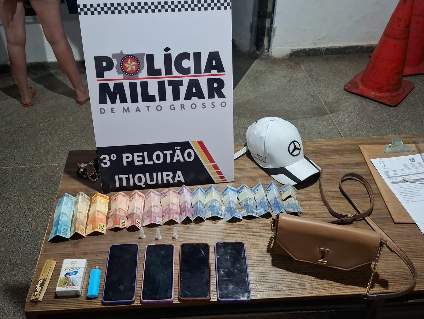 Polícia Militar apreende drogas e encontra menor envolvida em tráfico em Itiquira