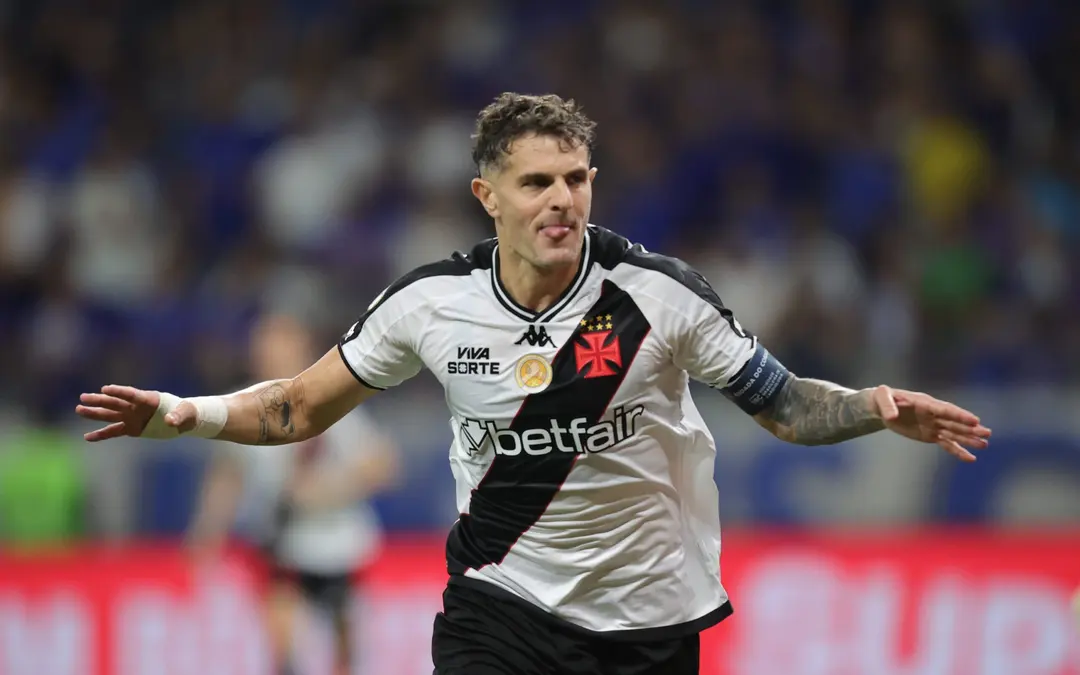 Pilar ofensivo, Vegetti alcança marca expressiva na história do Vasco