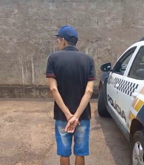 Polícia Militar encontra drogas em caminhão e prende motorista desorientado