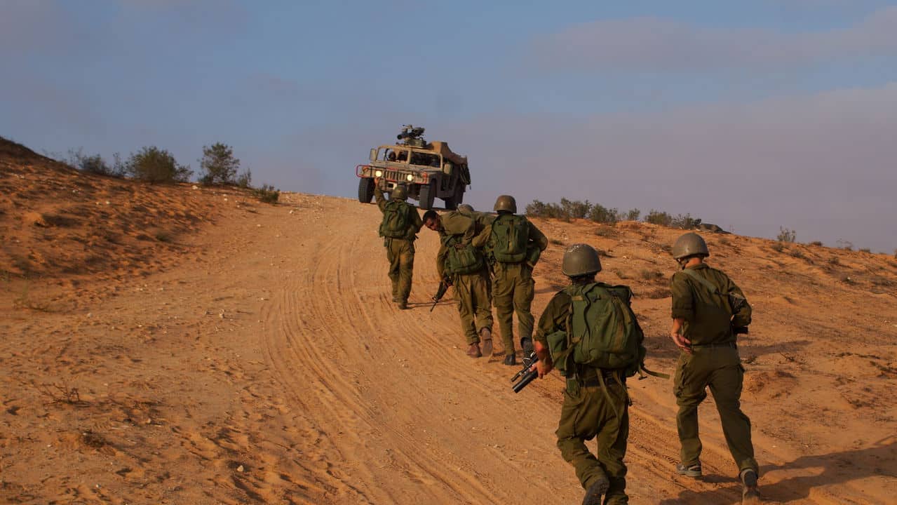Israel detecta cerca de 180 projéteis disparados do Líbano e destrói centro de comando do Hezbollah