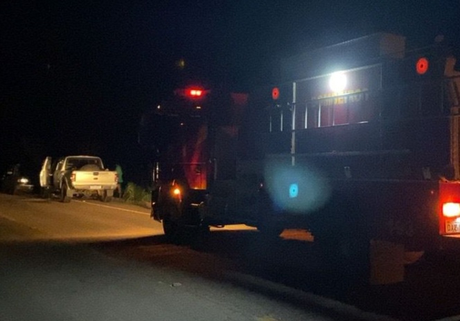 Campo Verde | Bombeiros militares fazem rescaldo em caminhonete que pegou fogo