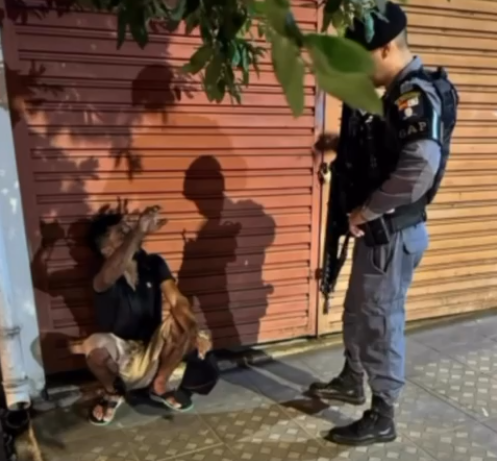 Equipe do Grupo de Apoio Prende Suspeito de Violência Doméstica em Operação na Região Central da Cidade