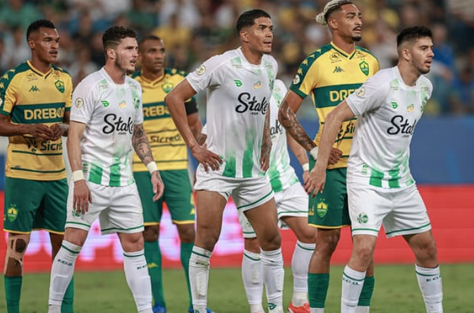 Cuiabá e Corinthians se enfrentam hoje em duelo decisivo contra o rebaixamento