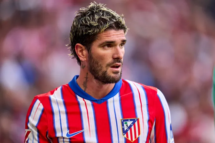 Rodri errado recebe onda de ódio na internet após Bola de Ouro