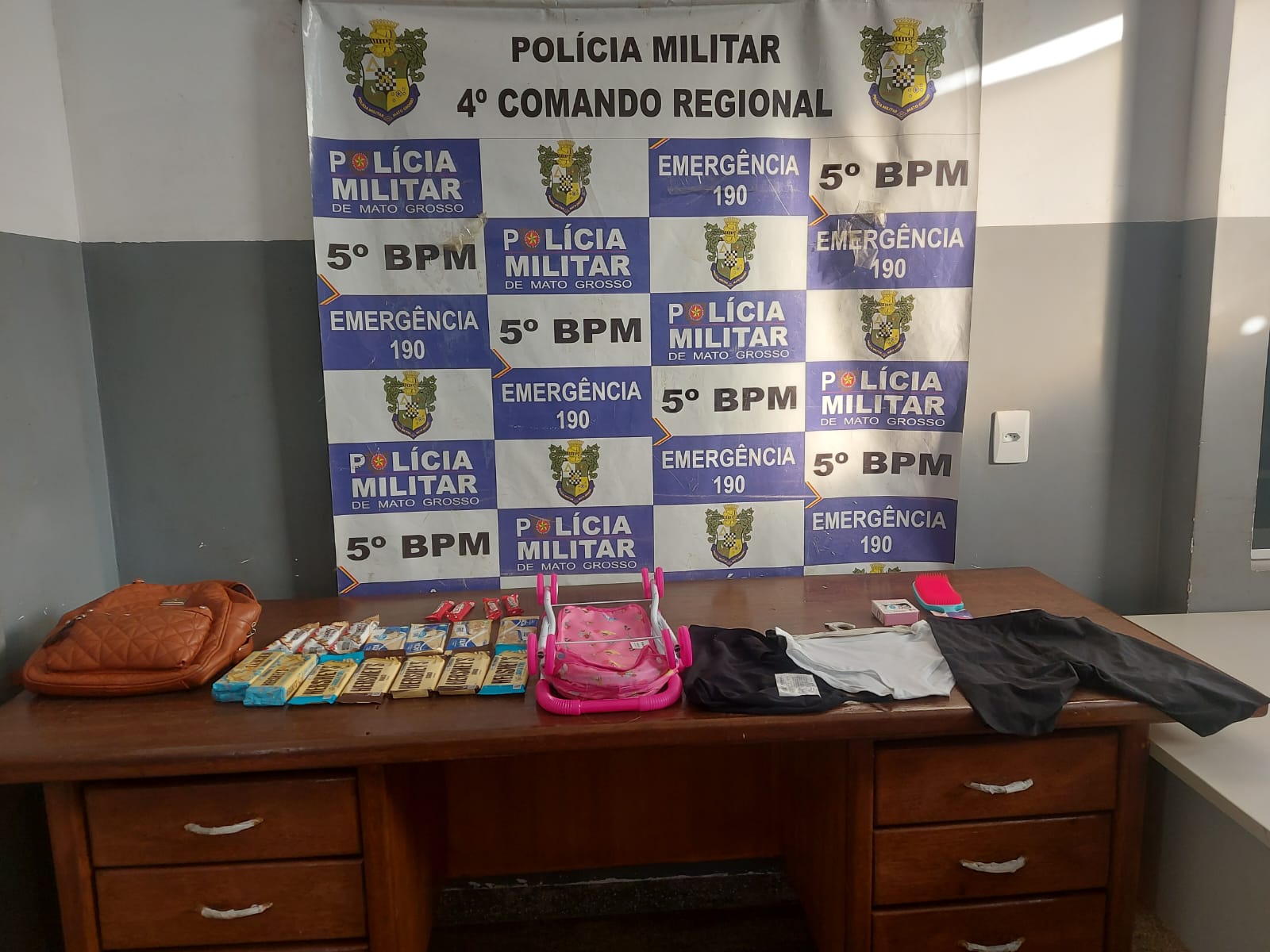 Polícia Militar detém suspeita de furto a loja Americanas no Centro de Rondonópolis