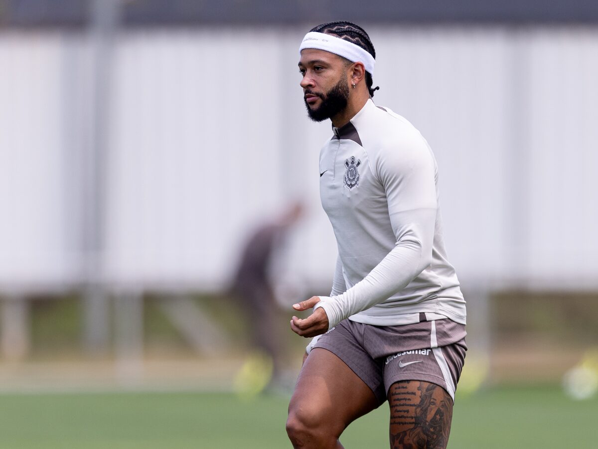 Memphis Depay revela ansiedade por dérbi: ‘batalha crucial’