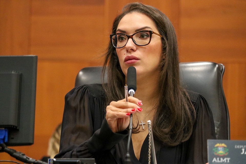 Janaina Riva rebate críticas sobre a nova lei fiscal em MT