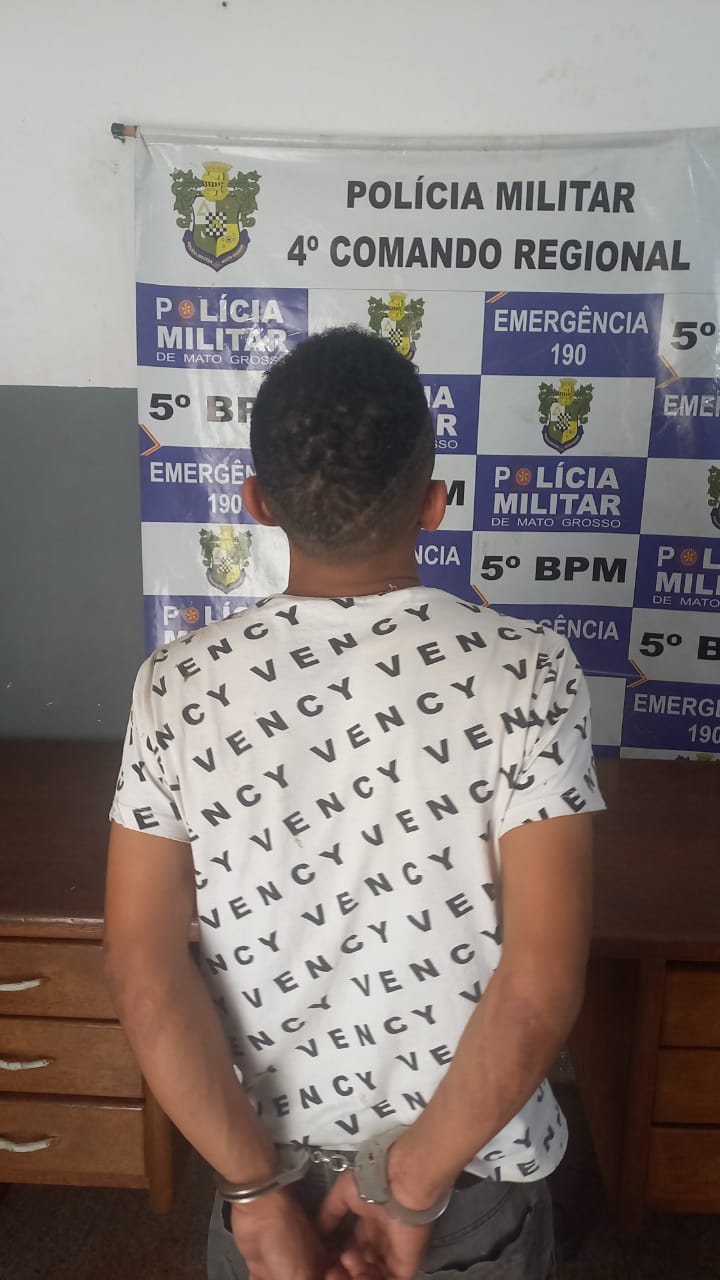 Filho agride mãe, quebra móveis e é preso em flagrante em Rondonópolis