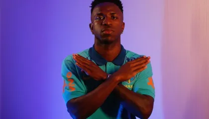 CBF lança gesto antirracista do futebol em jogo das Eliminatórias