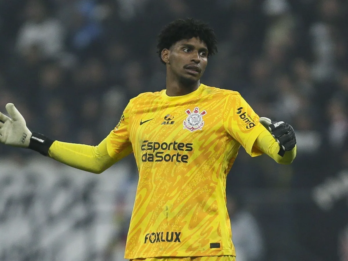 Diretor do Corinthians diz que Flamengo rejeitou garantia por compra de Hugo