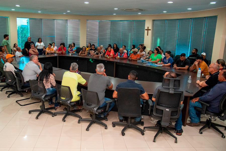 Rondonópolis | Prefeitura entrega mais 66 escrituras a moradores de mais 16 bairros da cidade