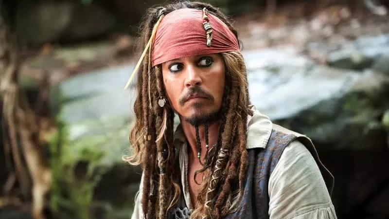 Johnny Depp pode voltar a Piratas do Caribe após afastamento, diz site