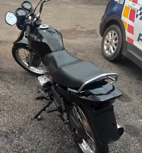 Polícia Militar detém motociclistas em atitude suspeita durante Operação Força Total em Rondonópolis