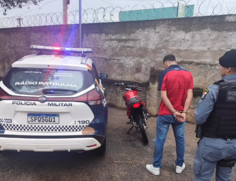 Motociclista com Histórico Criminal é Detido Após Perseguição