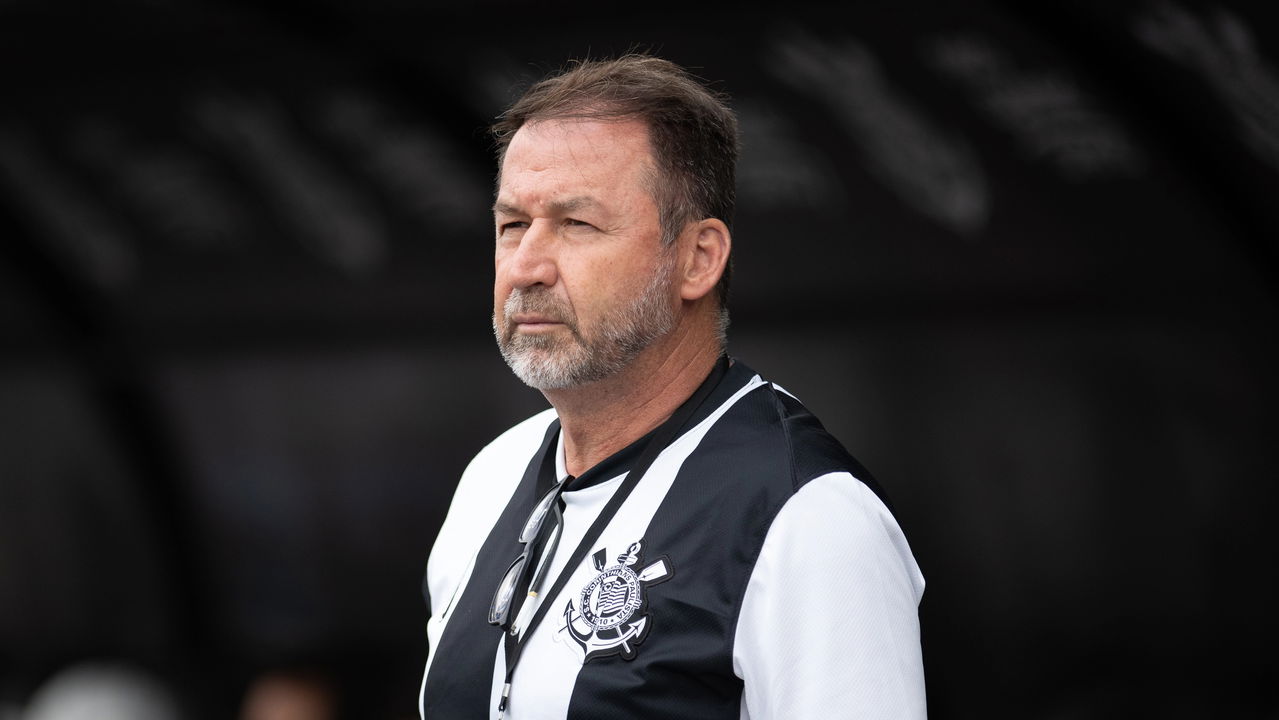 Janela recorde deve fazer Corinthians virar o ano sem reforços