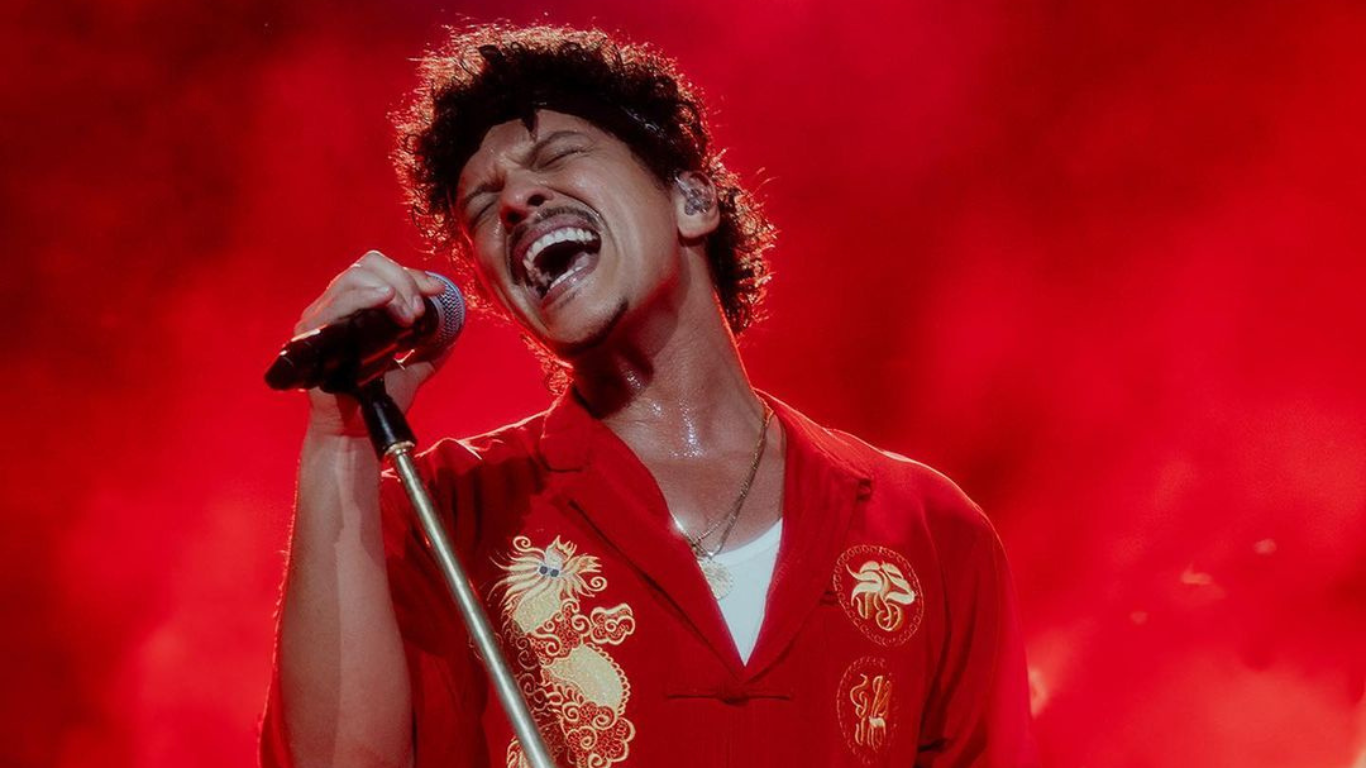 Bruno Mars cobra R$ 30 milhões para cantar em casamentos, diz cerimonialista