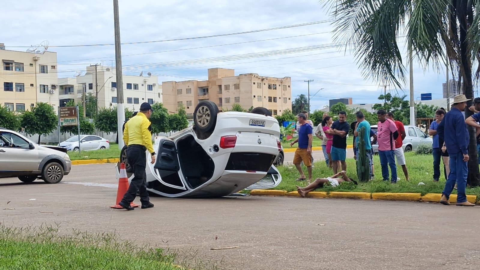 Rondonópolis | Acidente com Capotamento é Registrado na Avenida dos Estudantes