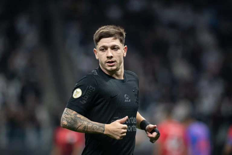 Após acidente, Garro volta ao Brasil com ajuda do Corinthians