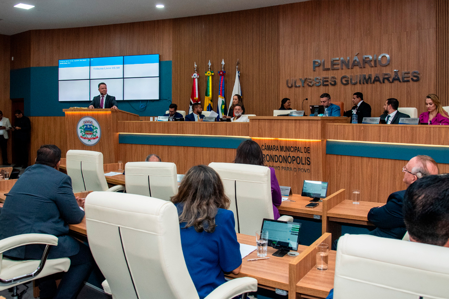 Prefeito participa da primeira sessão da Câmara e acredita na harmonia entre os poderes