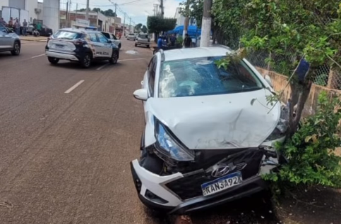 Quatro veículos se envolvem em acidente em Rondonópolis; há feridos